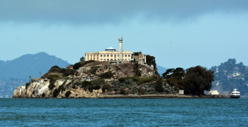 Alcatraz_Island_photo_D_Ramey_Logan.jpg
