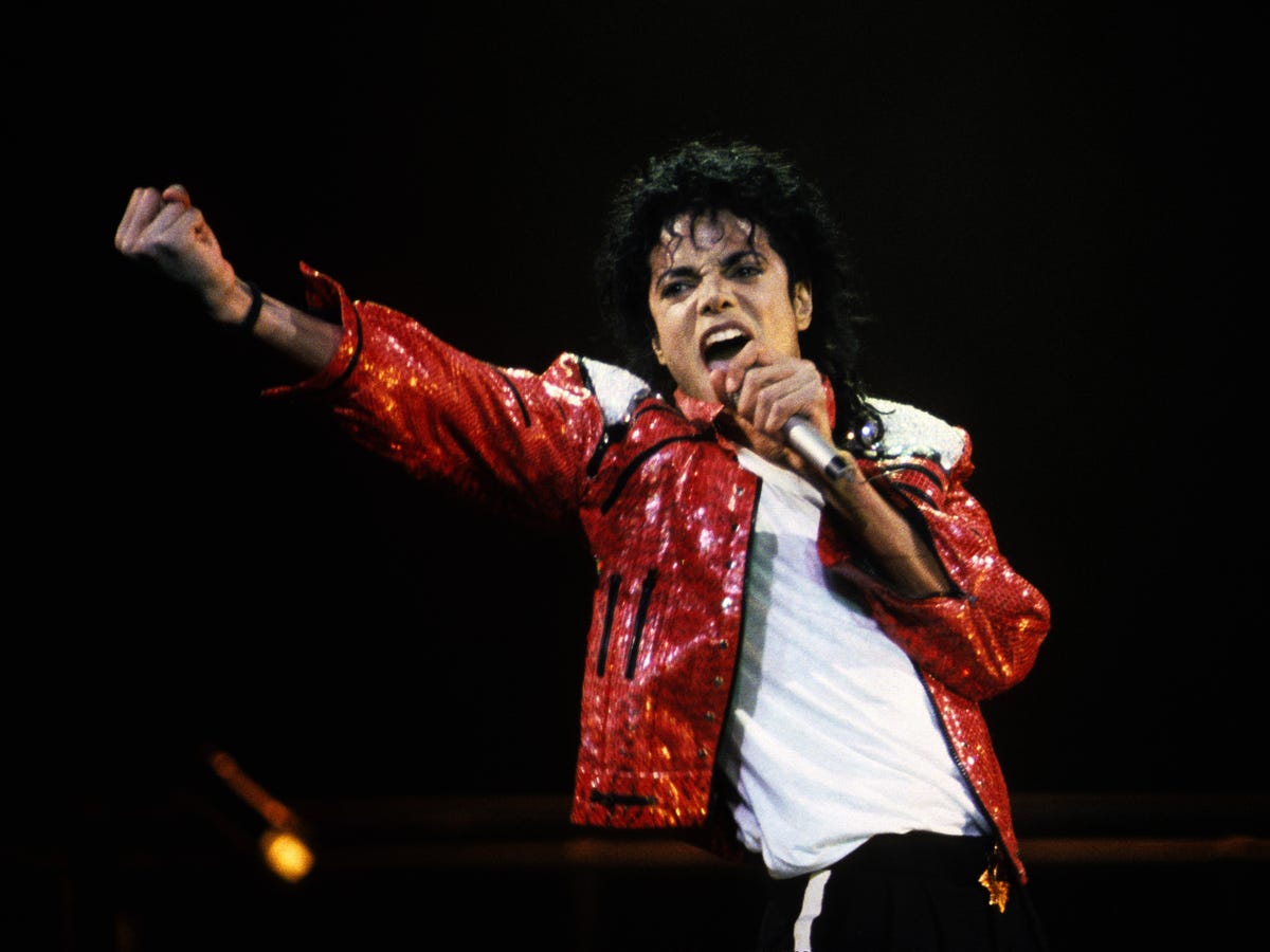 michael-jackson-performs-in-concert-circa-1986-news-photo-1690832280.jpg