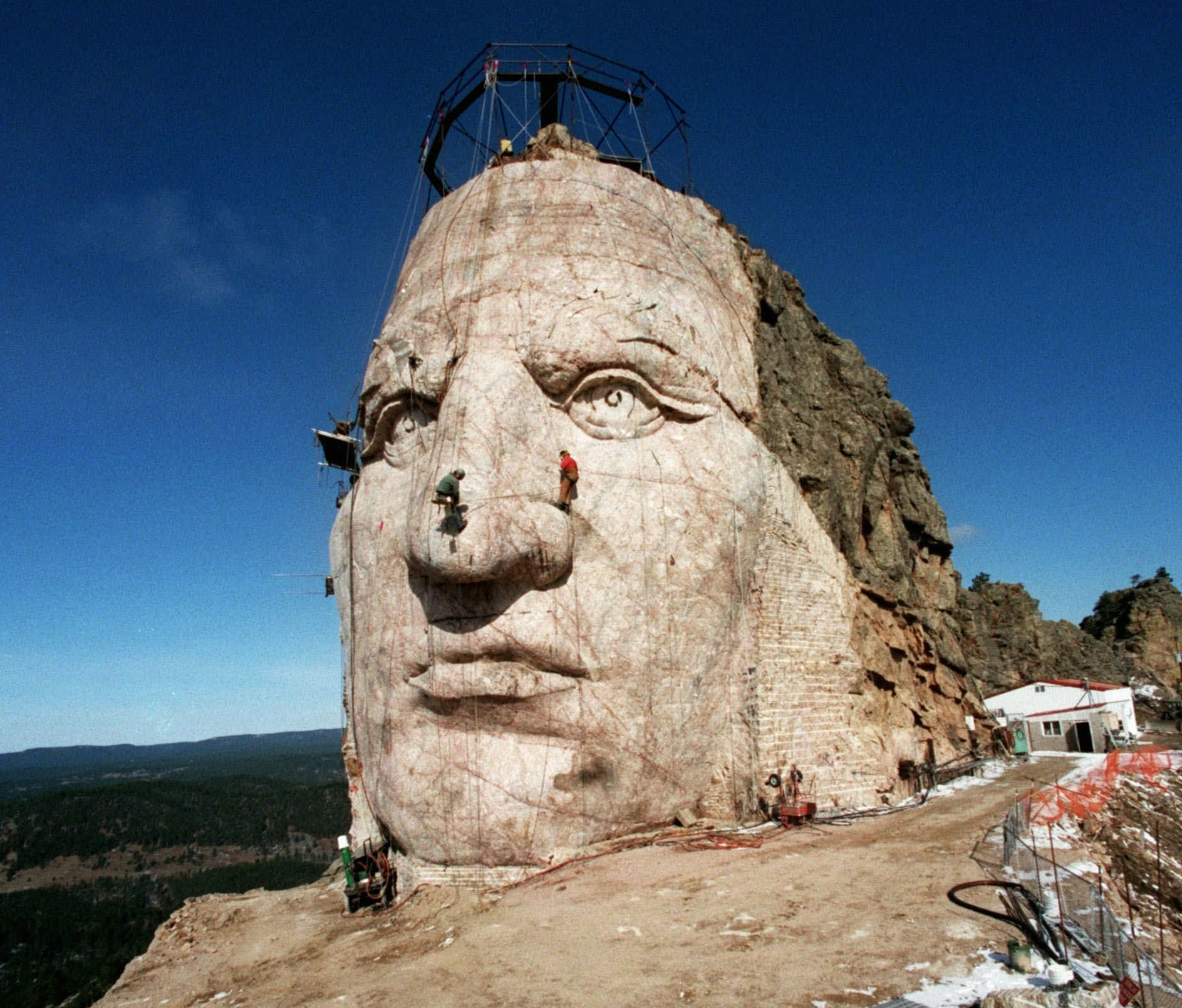 crazy-horse-monument-AP9804150754-copy.jpg