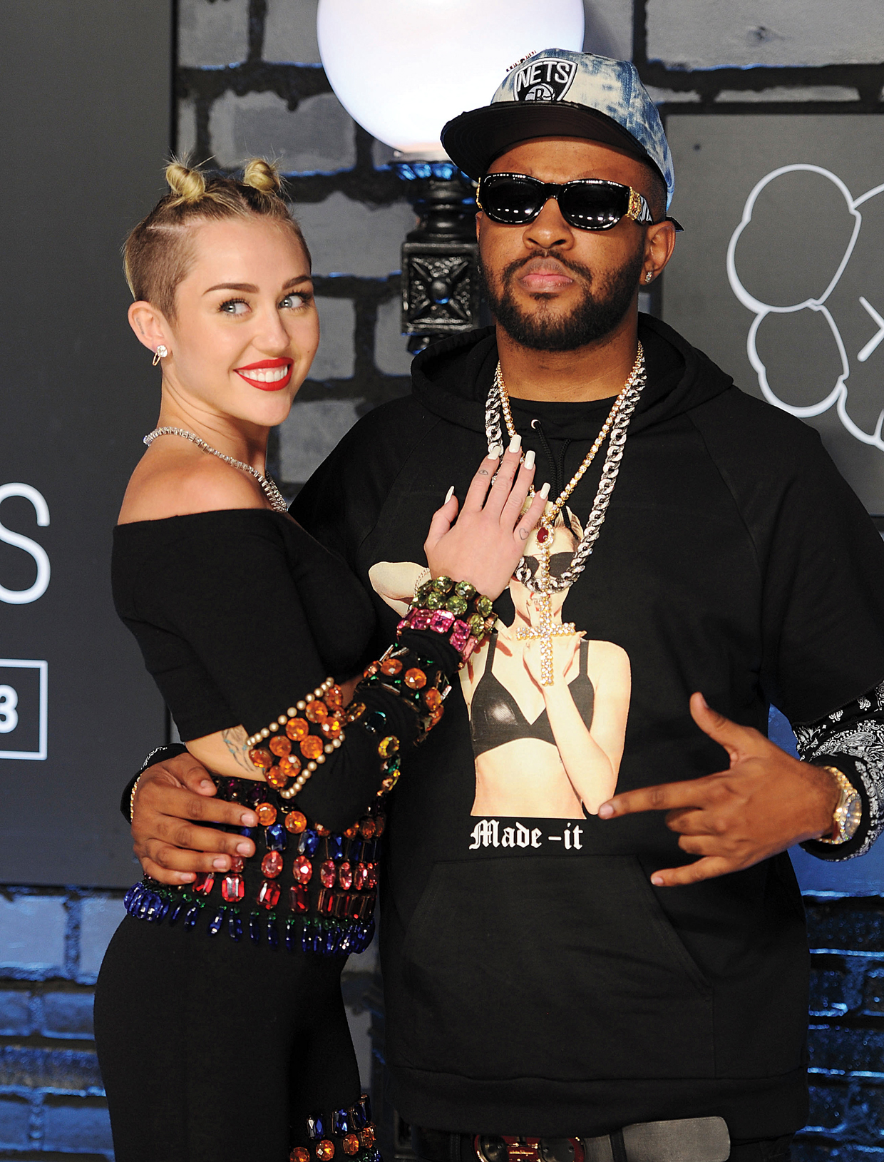 Miley-Cyrus-and-Mike-Will-Made-2013-vma-billboard-1240.jpg