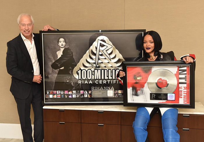 rihanna-riaa.jpg