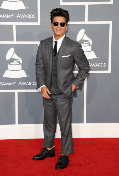 grammys-2012-arrivals-1.jpg