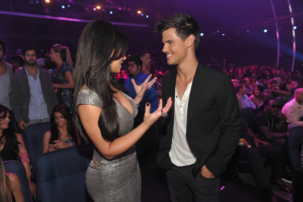 kim-kardashian_taylor-lautner_wireimage17543436_Max.jpg