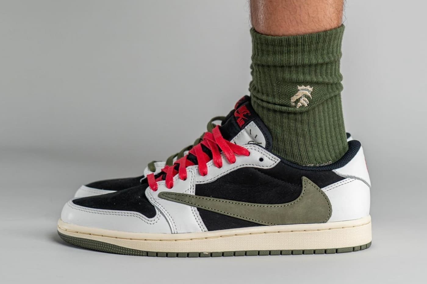 travis-scott-air-jordan-1-low-og-olive-release-date-info-2.jpg