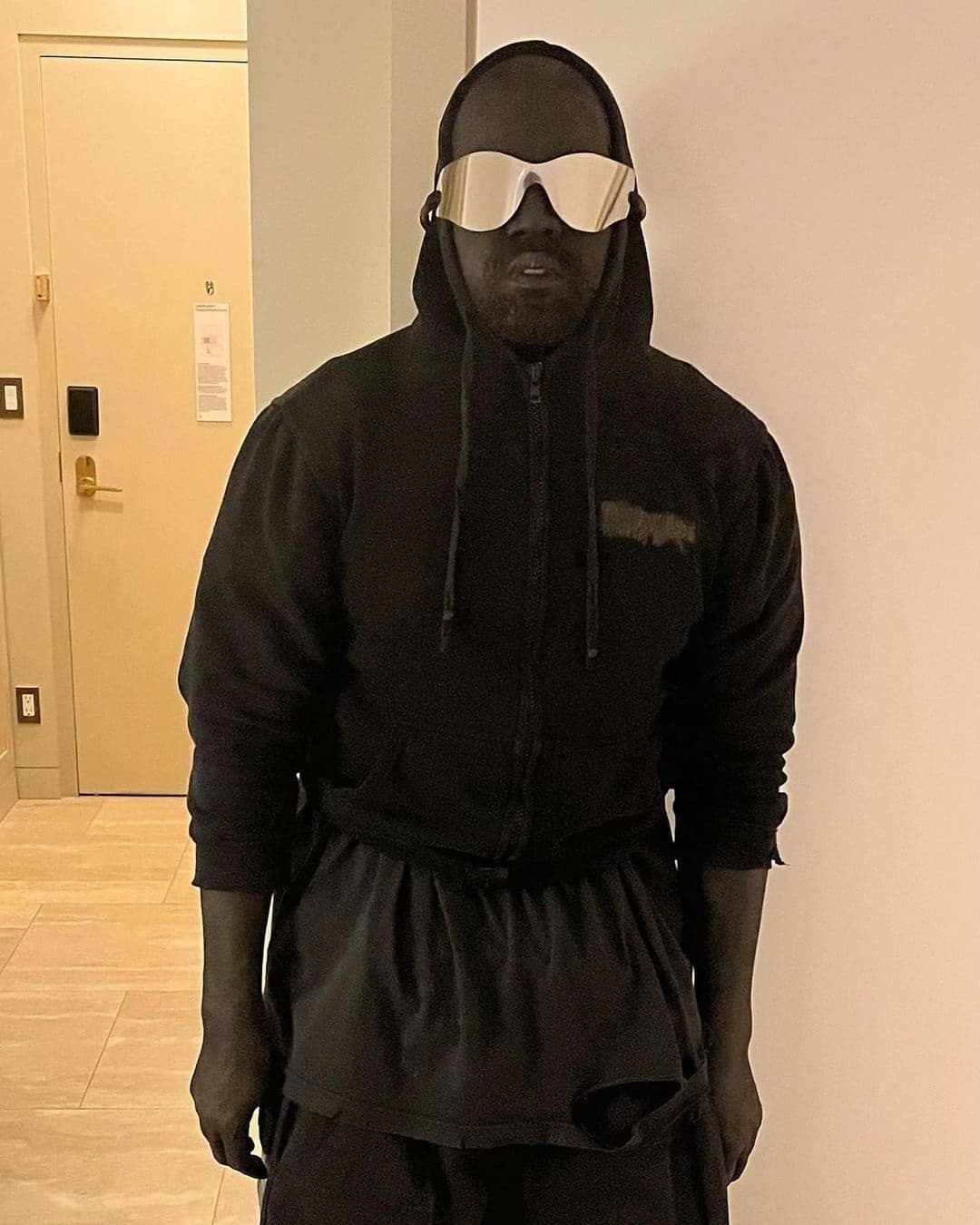 yeezy-gap-kanye-west-2022-5.jpg