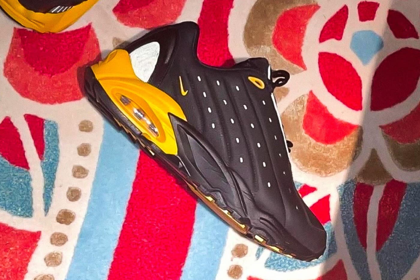drake-nike-hot-step-air-terra-black-yellow-gold-reveal-images-001.jpg