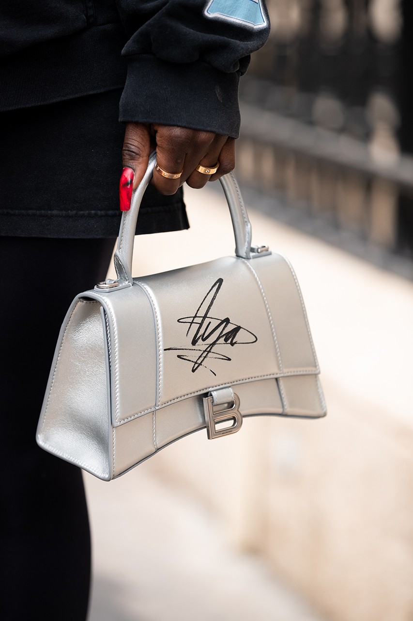 balenciaga-music-aya-nakamura-merchandise-collaboration-capsule-demna-apple-10.jpeg