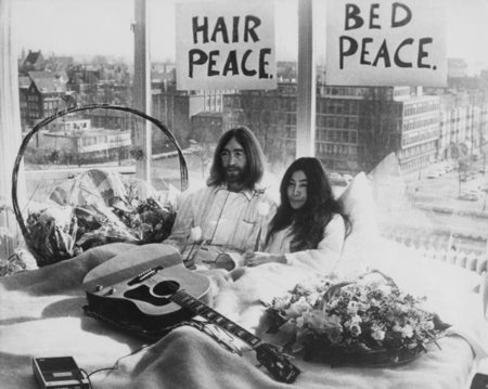 John+Lennon++Yoko+Ono+hair+peace++bed+peace.jpg