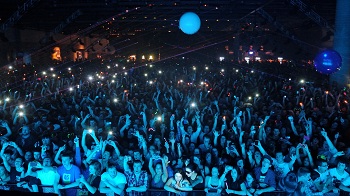 blue-club-glow-lights-party-1681335-3000x1681.jpg