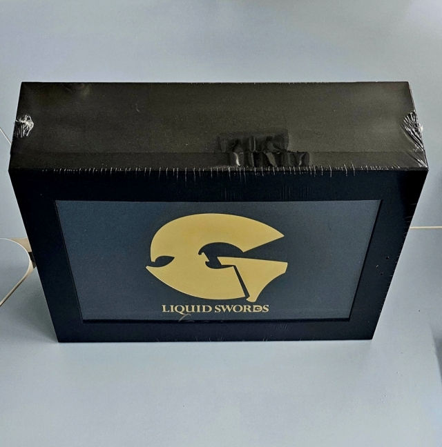 #GZA - liquid swords - the singles collection 검 2개 포함 친필싸인 박스 미개봉.jpg