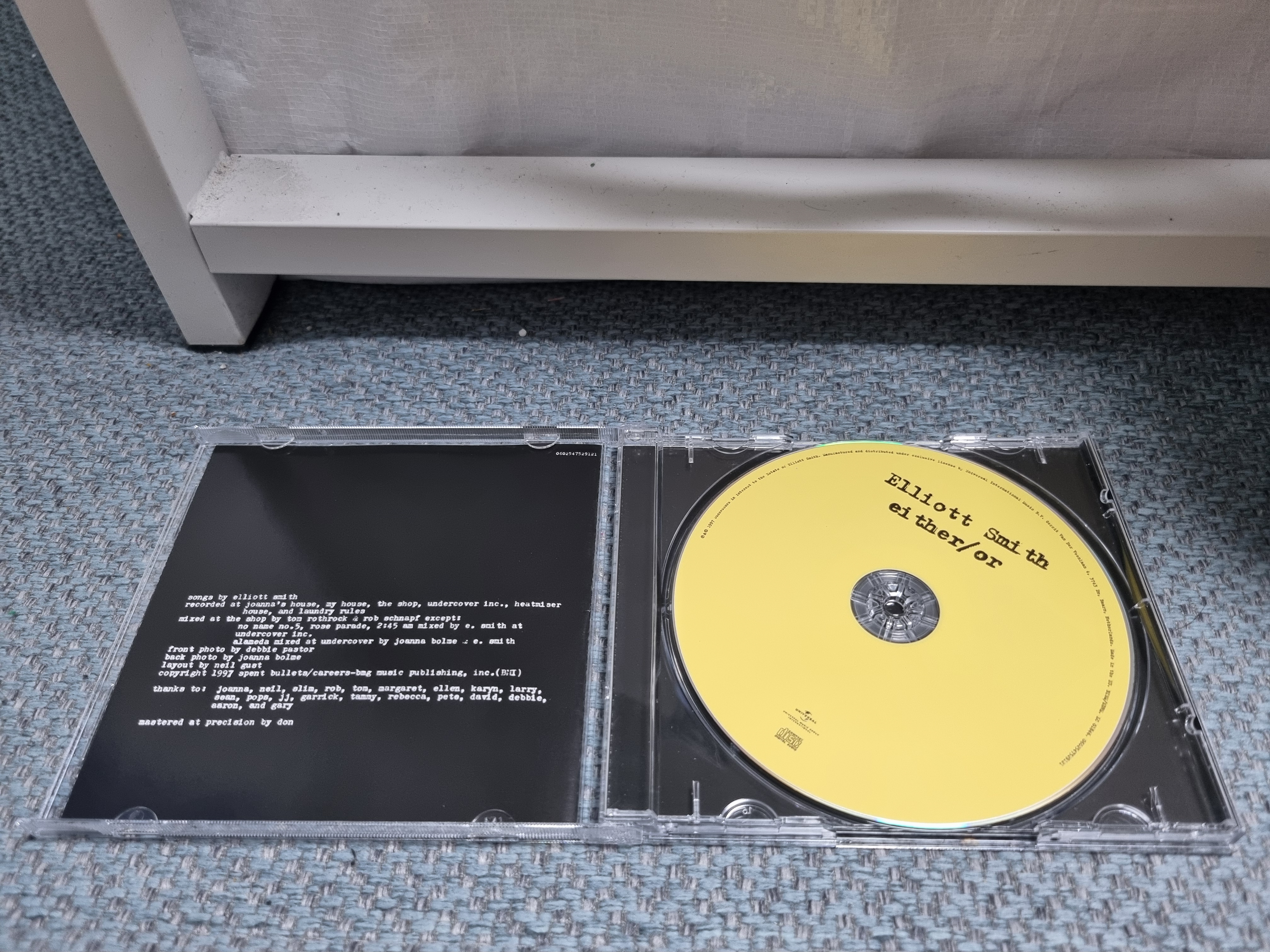 KakaoTalk_20260114_164341237_01.jpg : 그는 정말 우울함을 노래하는 가수였을까? - Elliot Smith <Either/Or> 리뷰