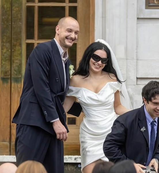 charli-and-george-got-married-v0-iq0t156zbvdf1.jpeg