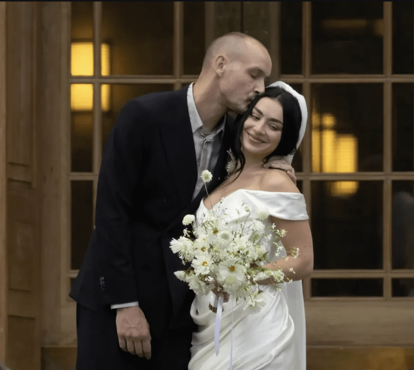 charli-xcx-and-george-daniel-from-the-1975-got-married-this-v0-20gm5n8gkvdf1.png