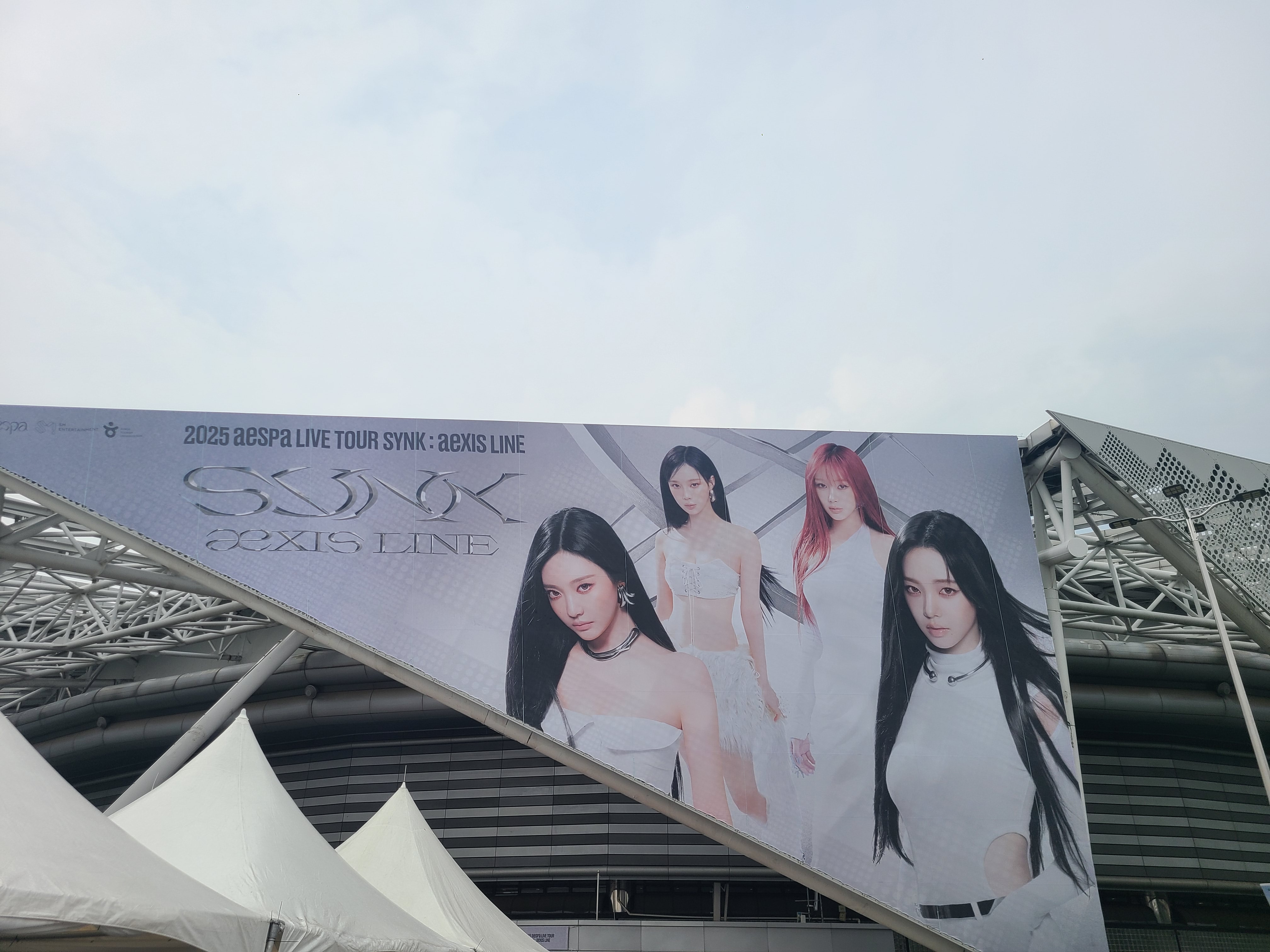 공연장 밖 1.jpg