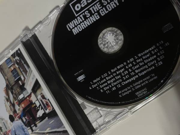 77223CFE-6072-4FD1-A7B8-A8F31FE084CB.jpeg : 여친이랑 음악듣기