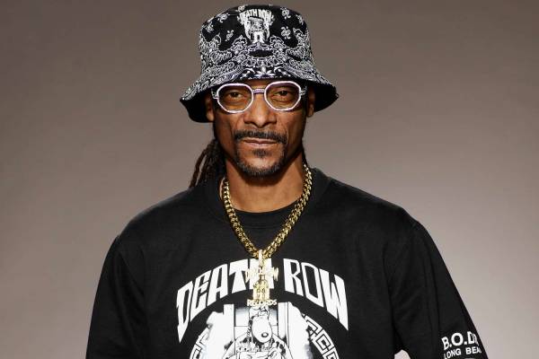 snoop-dogg-bio-pic-110922-tout-96145db3de3a4bf9a33c1c1b6f822b37.jpg