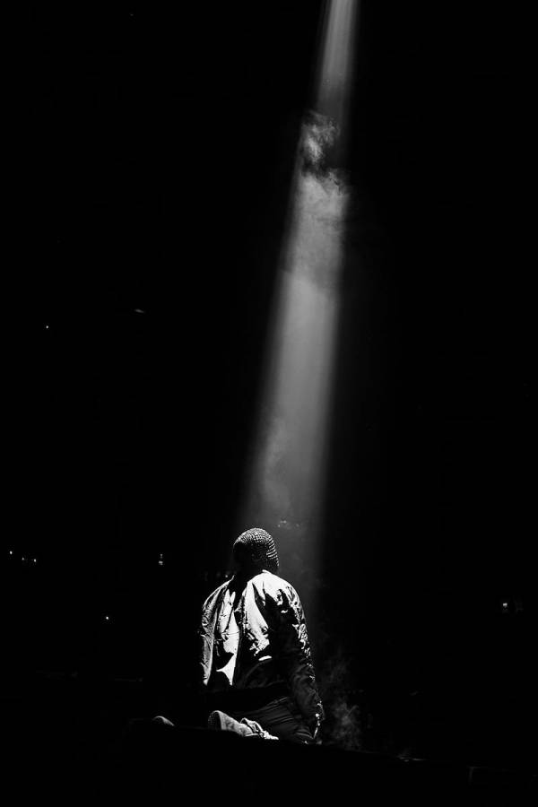 HD-wallpaper-kanye-west-yeezus-tour-fotografa_a-guitarra-fotografa_a-abstracta-generacion-de-jesus-kanye-west-black.jpg