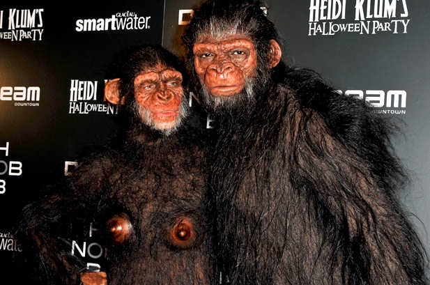 1273969-heidi-klum-seal-halloween-costume-617-409.jpg