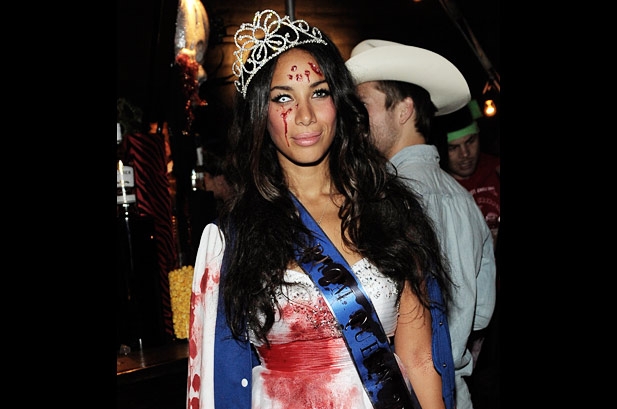 1273949-leona-lewis-halloween-costume-617-409.jpg