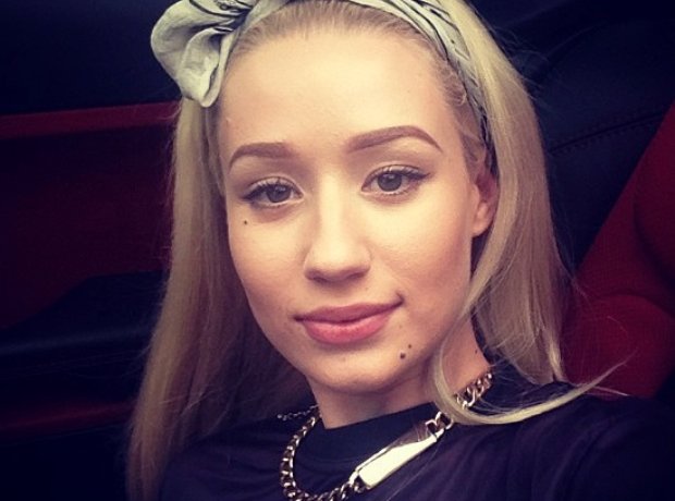 iggy-azalea-selfies--15-1381765908-view-1.jpg