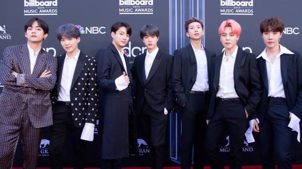BTS_on_the_Billboard_Music_Awards_red_carpet,_1_May_2019.jpg