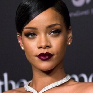 Rihanna_03-09-2015-300x300.jpg