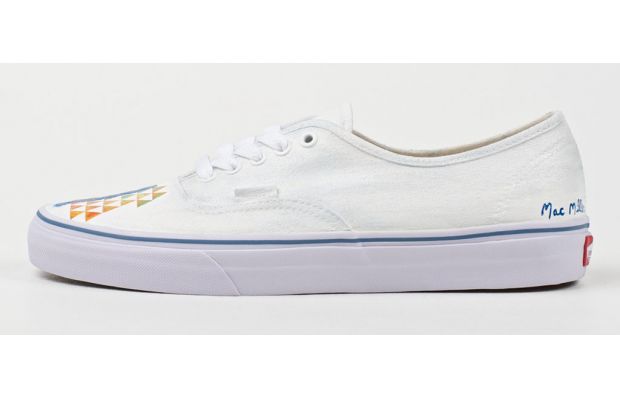 vansclassicformacmillerbybrushfootwearblueslidepark04.jpg
