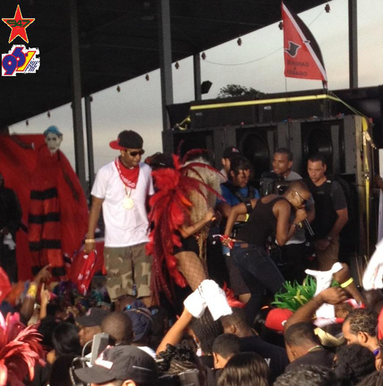 nicki-minaj-pound-the-alarm-shoot-4.jpeg