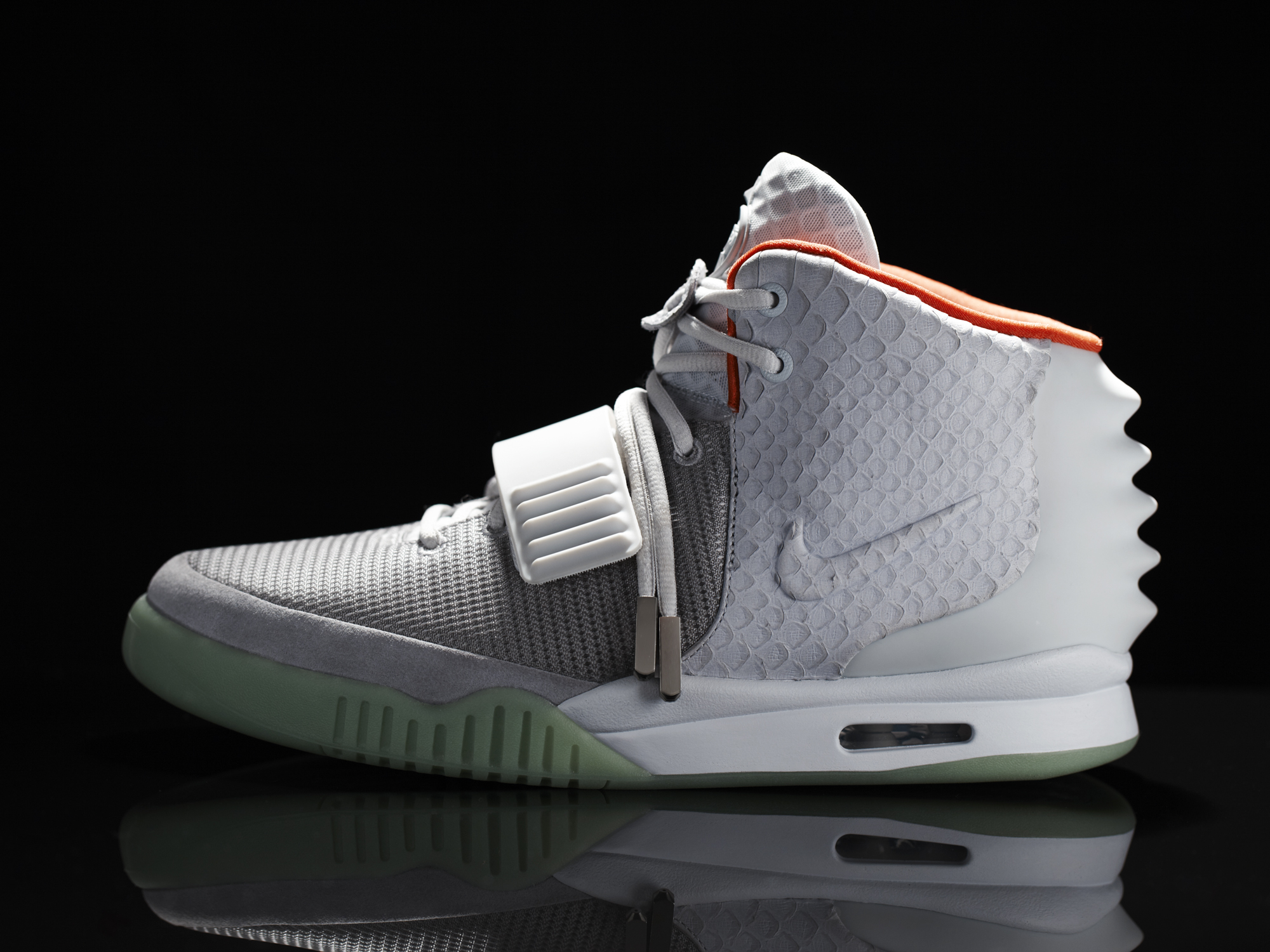 Nike_Air_Yeezy_II_Profile_original.jpg