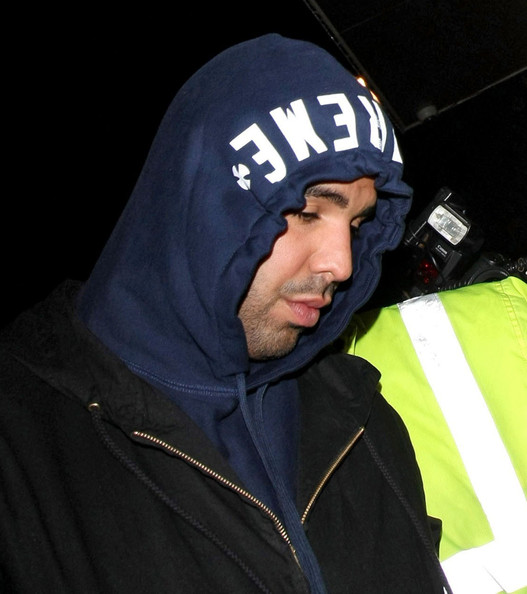 Drake-Supreme-Independent-Pullover-Navy-Chinawhite-London-2.jpg
