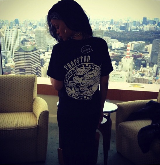 Rihanna-Trapstar-Jeng-One-of-the-year-dragon-t-shirt1.jpg