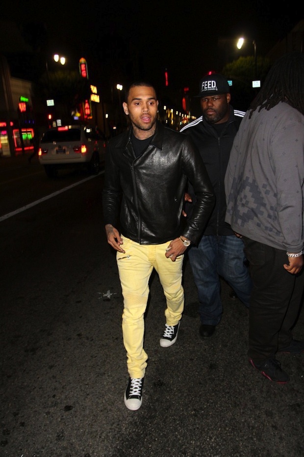 Chris-Brown-wearing-Yellow-Balmain-Slim-Biker-Jeans-Upscalehype-3.jpeg