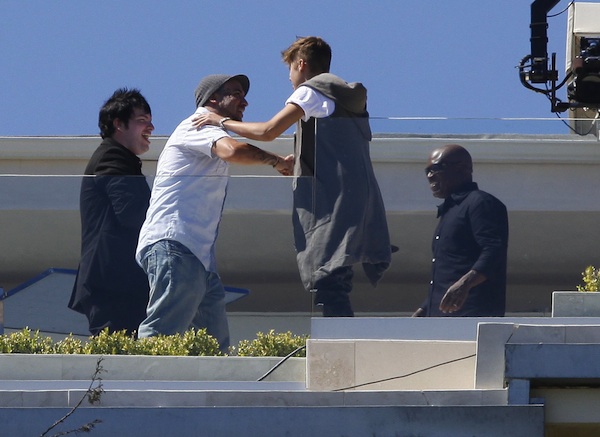 Justin-Bieber-wearing-Rick-Owens-DRKSHDW-Long-Sleeveless-Hoodie-Upscalehype-2.jpg