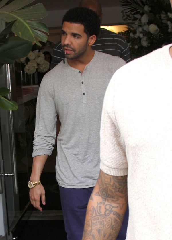 Drake-Dolce-Gabbana-Melange-Jersey-Serafino-t-shirt-2.jpg